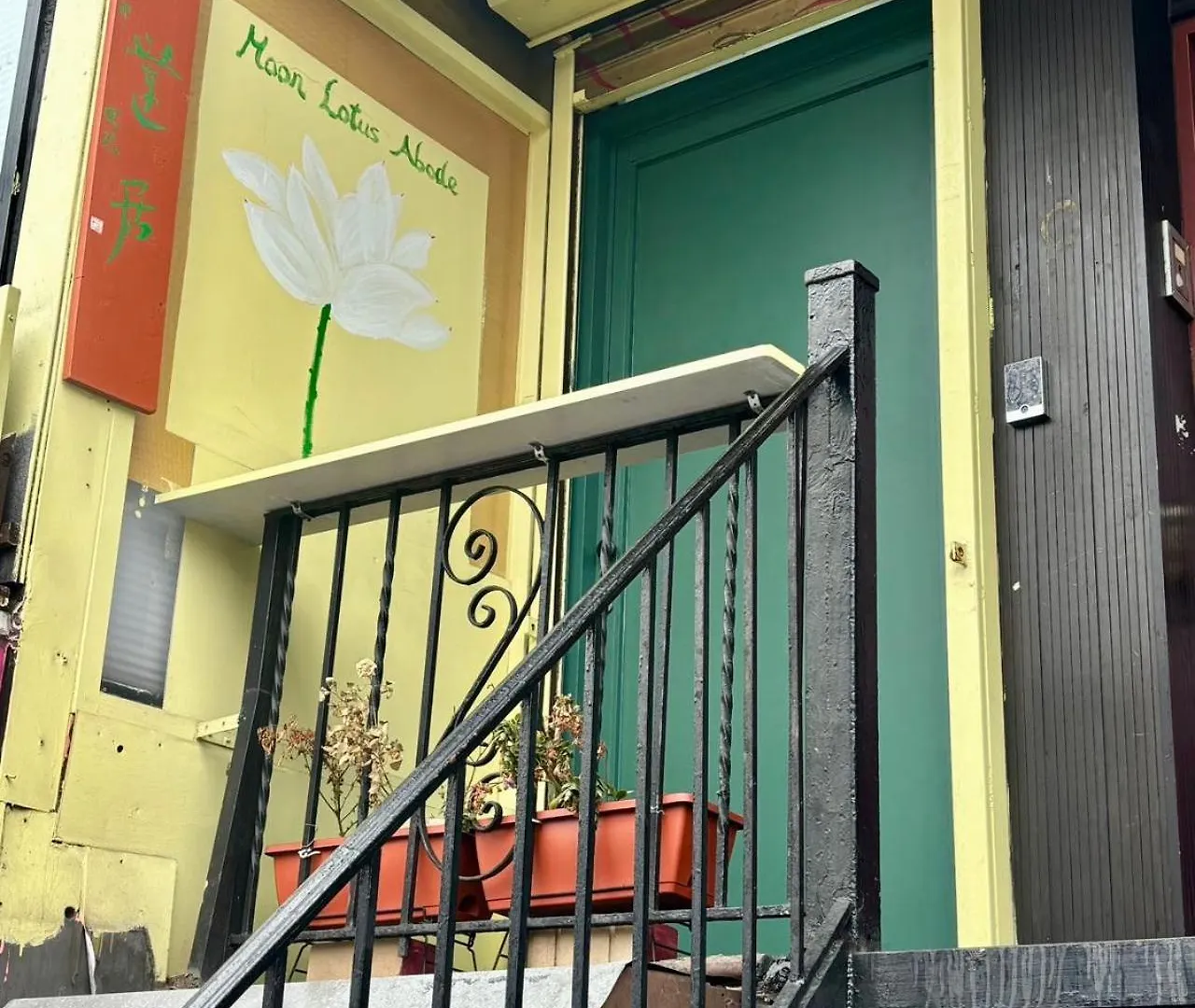 Moon Lotus Abode Apartment New York Homestay
